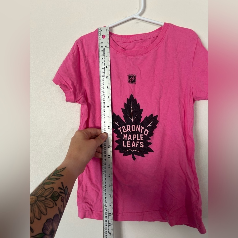 NHL Toronto Maple Leafs Kids Pink T-Shirt Matthews Size Large - Picture 4 of 6
